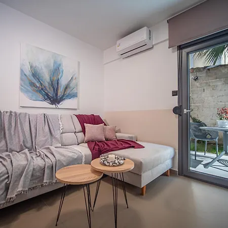 Nestia Urban Aparthotel Volos